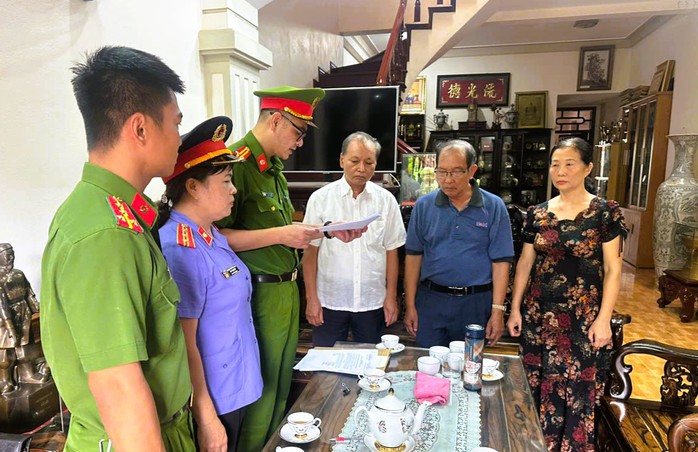 Vì sao cựu Phó Chủ tịch UBND tỉnh Thanh Hóa bị khởi tố?- Ảnh 2. Vì sao cựu Phó Chủ tịch UBND tỉnh Thanh Hóa bị khởi tố?- Ảnh 2.