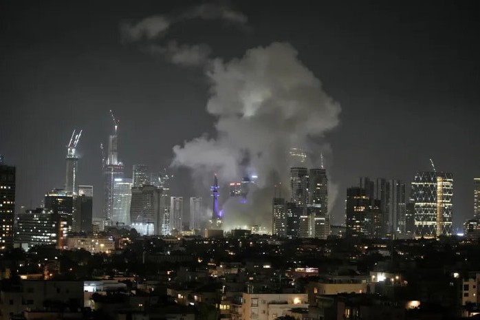Iran đưa quân đội Mỹ và phương Tây ở Trung Đông vào "tầm ngắm" - Ảnh 1. Iran đưa căn cứ quân sự Mỹ và phương Tây ở Trung Đông vào "tầm ngắm" - Ảnh 1.