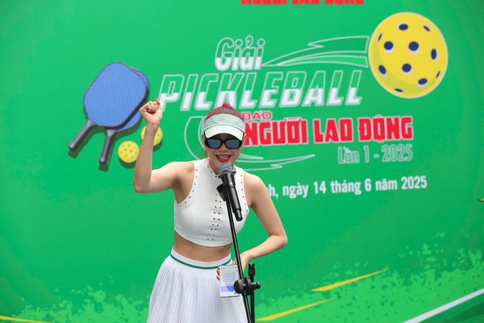 Đại sứ Minh Hằng tuyên thệ khai mạc giải pickleball Báo Người Lao Động - Ảnh 1. Đại sứ Minh Hằng tuyên thệ khai mạc Giải Pickleball Báo Người Lao Động - Ảnh 1.