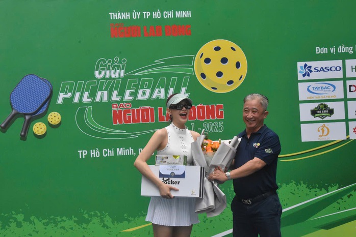 Đại sứ Minh Hằng tuyên thệ khai mạc giải pickleball Báo Người Lao Động - Ảnh 2. Đại sứ Minh Hằng tuyên thệ khai mạc Giải Pickleball Báo Người Lao Động - Ảnh 2.