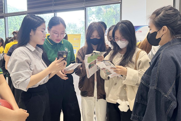 Hơn 2.000 cơ hội việc làm tại tuần lễ tuyển dụng của Đại học Duy Tân- Ảnh 1. Hơn 2.000 cơ hội việc làm tại tuần lễ tuyển dụng của Đại học Duy Tân- Ảnh 1.