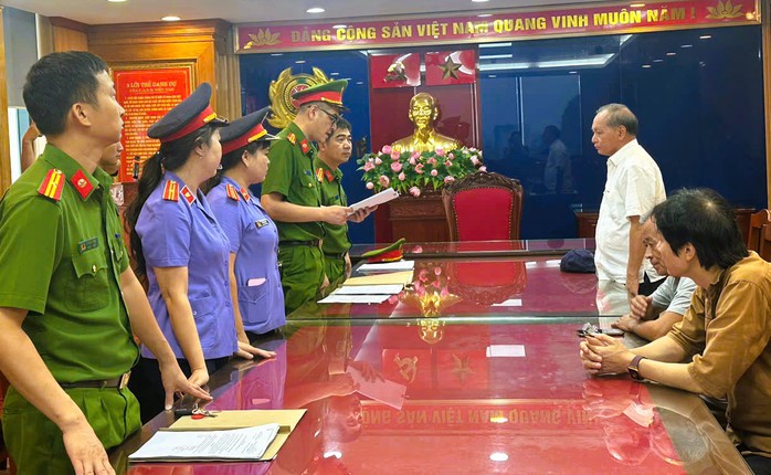 Vì sao cựu Phó Chủ tịch UBND tỉnh Thanh Hóa bị khởi tố?- Ảnh 1. Vì sao cựu Phó Chủ tịch UBND tỉnh Thanh Hóa bị khởi tố?- Ảnh 1.