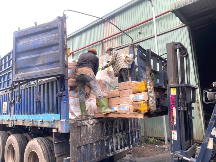 Hình ảnh hơn 30 tấn vú heo, dồi trường, gà ủ muối “bẩn” của một cơ sở kinh doanh - Ảnh 1. Hình ảnh hơn 30 tấn vú heo, dồi trường, gà ủ muối “bẩn” của một cơ sở kinh doanh - Ảnh 1.