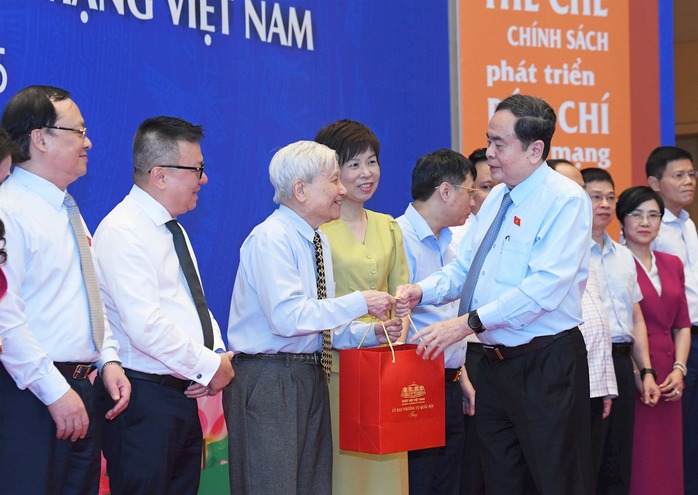 Báo chí giúp Quốc hội đến gần hơn với nhân dân- Ảnh 1. Báo chí giúp Quốc hội đến gần hơn với nhân dân- Ảnh 1.