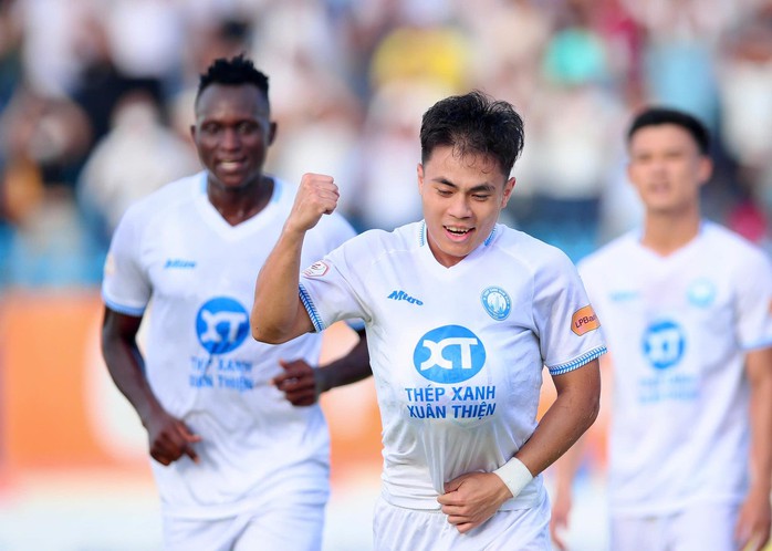 CLB Nam Định bảo vệ thành công "ngôi vương" V-League 2024-2025 - Ảnh 3.