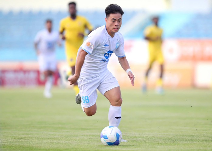 CLB Nam Định bảo vệ thành công "ngôi vương" V-League 2024-2025 - Ảnh 2.
