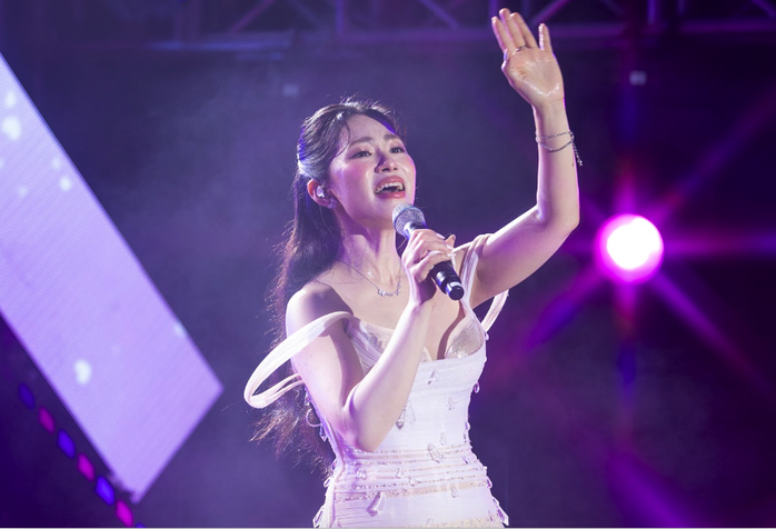 Lương Bích Hữu mang thanh xuân trở lại- Ảnh 2. Lương Bích Hữu mang thanh xuân trở lại- Ảnh 2.