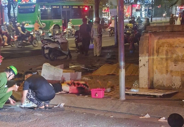 Tai nạn nghiêm trọng khiến 2 người tử vong ở TP HCM- Ảnh 1. Tai nạn nghiêm trọng khiến 2 người tử vong ở TP HCM- Ảnh 1.
