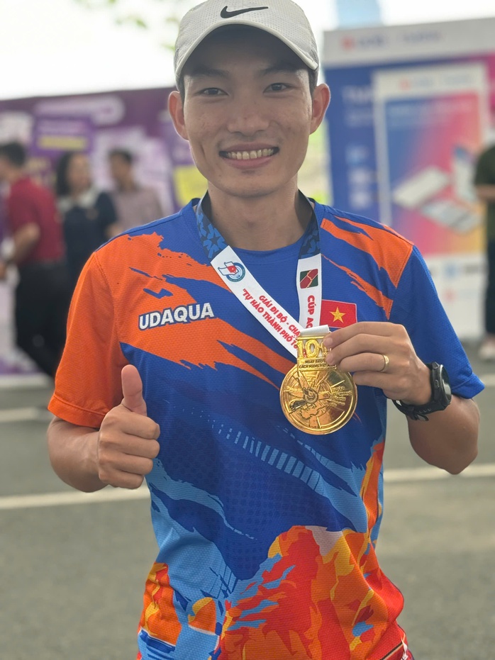 Gần 1.000 người làm báo tham gia giải chạy "Tự hào Thành phố tôi yêu" - Ảnh 7.
