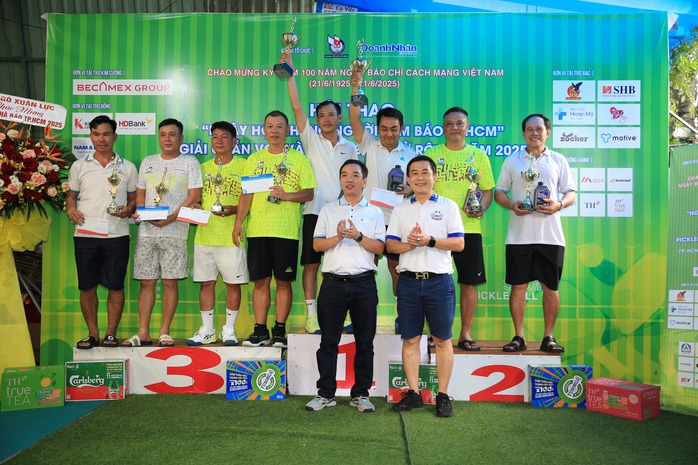 Báo Người Lao Động giành 2 ngôi vô địch quần vợt "Ngày hội những người làm báo TP HCM"- Ảnh 3. Báo Người Lao Động giành 2 ngôi vô địch quần vợt "Ngày hội những người làm báo TP HCM"- Ảnh 3.