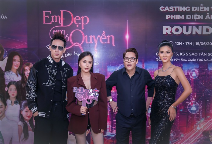 Nữ hoàng nhạc rock Ngọc Ánh trúng vai phim điện ảnh "Em đẹp em có quyền"
- Ảnh 2. Nữ hoàng nhạc rock Ngọc Ánh trúng vai phim điện ảnh "Em đẹp em có quyền"
- Ảnh 2.