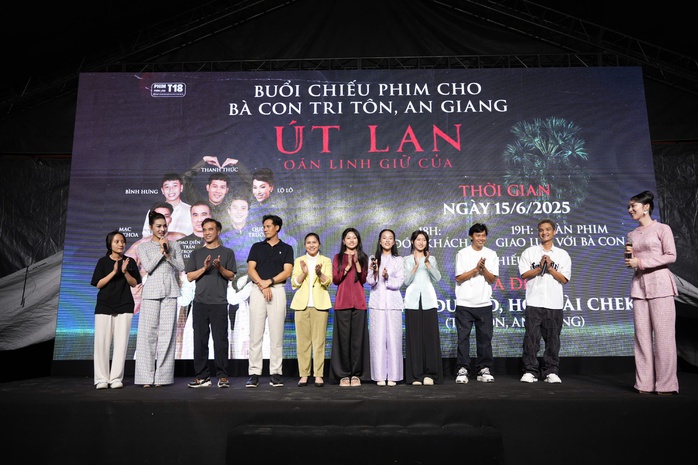 Mạc Văn Khoa, Thanh Thức khuấy động buổi tri ân khán giả- Ảnh 1. Mạc Văn Khoa, Thanh Thức khuấy động buổi tri ân khán giả- Ảnh 1.