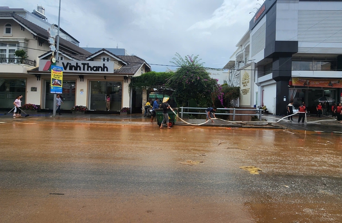 Đà Lạt xuất hiện mưa đá, nhiều tuyến đường ngập giữa trưa- Ảnh 6. Đà Lạt xuất hiện mưa đá, nhiều tuyến đường ngập giữa trưa- Ảnh 6.
