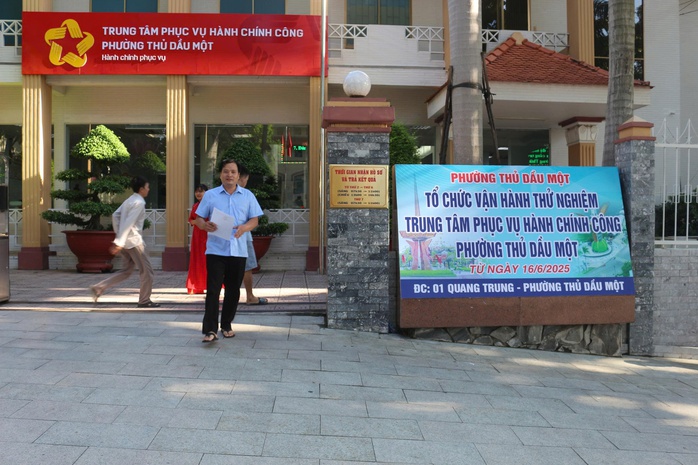 Hình ảnh người dân đi làm thủ tục hành chính ở các phường, xã mới tại Bình Dương- Ảnh 9. Hình ảnh người dân đi làm thủ tục hành chính ở các phường, xã mới tại Bình Dương- Ảnh 9.