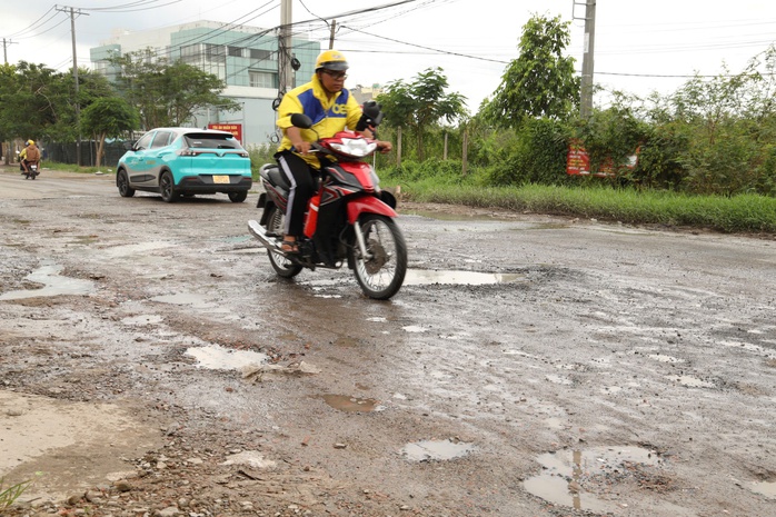 "Con đường thử thách" tái xuất giữa mùa mưa TP Thủ Đức - Ảnh 1.