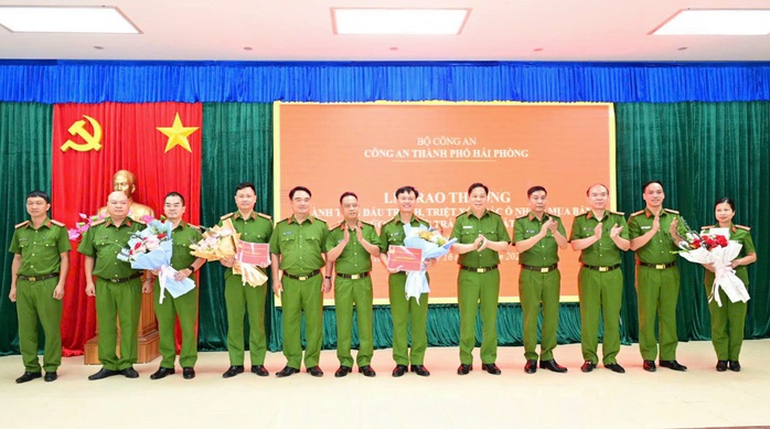 Triệt phá 2 nhóm tội phạm nguy hiểm, thu giữ gần 2,5 kg ma túy và súng đạn- Ảnh 3. Triệt phá 2 nhóm tội phạm nguy hiểm, thu giữ gần 2,5 kg ma túy và súng đạn- Ảnh 3.