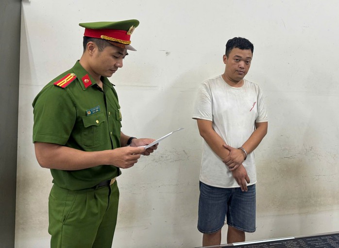 Tạm giữ tài xế taxi "chặt chém" 4,2 triệu đồng của 2 người dân vùng cao- Ảnh 1. Tạm giữ tài xế taxi "chặt chém" 4,2 triệu đồng của 2 người dân vùng cao- Ảnh 1.