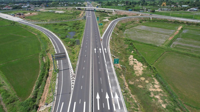 Sửa vạch kẻ đường gây tranh cãi trên tuyến cao tốc Vĩnh Hảo – Phan Thiết- Ảnh 1. Sửa vạch kẻ đường gây tranh cãi trên tuyến cao tốc Vĩnh Hảo – Phan Thiết- Ảnh 1.