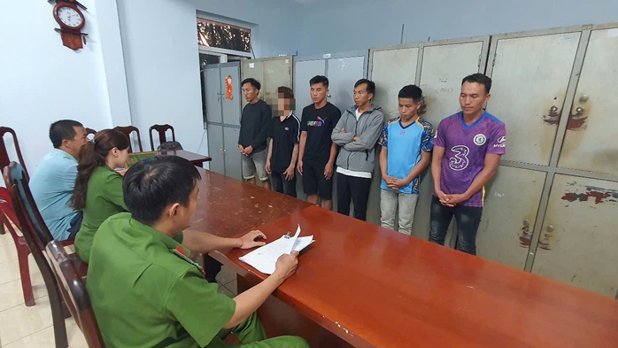 Khởi tố 6 đối tượng hiếp dâm bé gái 14 tuổi- Ảnh 1. Khởi tố 6 đối tượng hiếp dâm bé gái 14 tuổi- Ảnh 1.