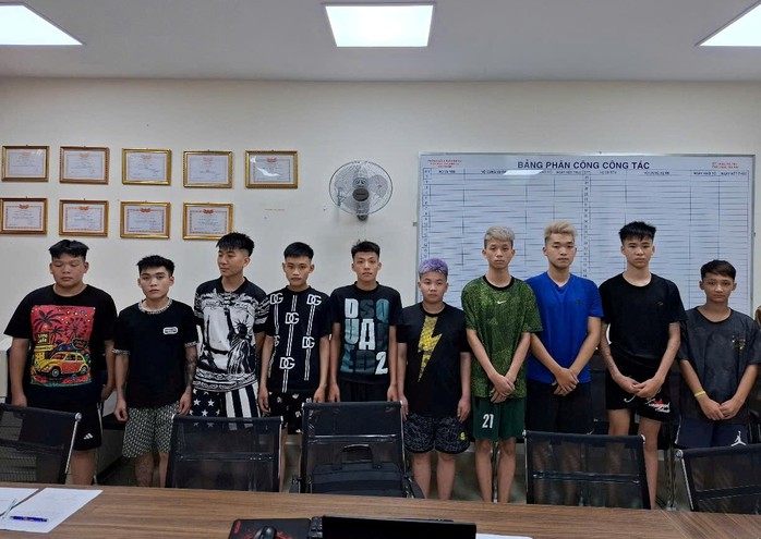Vụ hàng trăm "quái xế" gây náo loạn thành phố Cảng: Tạm giữ hình sự 15 đối tượng- Ảnh 2. Vụ hàng trăm "quái xế" gây náo loạn thành phố Cảng: Tạm giữ hình sự 15 đối tượng- Ảnh 2.