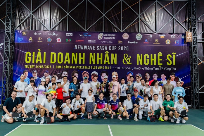 Ca sĩ Hoàng Bách, diễn viên Huy Khánh tỏa sáng ở Giải Pickleball Doanh nhân và Nghệ sĩ- Ảnh 1. Ca sĩ Hoàng Bách, diễn viên Huy Khánh tỏa sáng ở Giải Pickleball Doanh nhân và Nghệ sĩ- Ảnh 1.