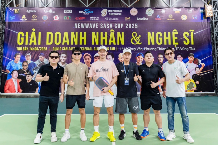 Ca sĩ Hoàng Bách, diễn viên Huy Khánh tỏa sáng ở Giải Pickleball Doanh nhân và Nghệ sĩ- Ảnh 2. Ca sĩ Hoàng Bách, diễn viên Huy Khánh tỏa sáng ở Giải Pickleball Doanh nhân và Nghệ sĩ- Ảnh 2.