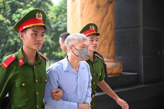 Hàng chục bị cáo tới tòa phúc thẩm, không thấy cựu Chủ tịch FLC Trịnh Văn Quyết- Ảnh 16. Hàng chục bị cáo tới tòa phúc thẩm, không thấy cựu Chủ tịch FLC Trịnh Văn Quyết- Ảnh 16.