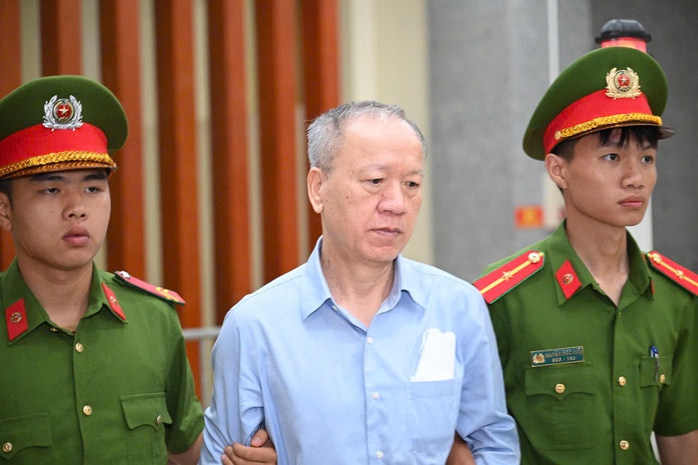 Hàng chục bị cáo tới tòa phúc thẩm, không thấy cựu Chủ tịch FLC Trịnh Văn Quyết- Ảnh 15. Hàng chục bị cáo tới tòa phúc thẩm, không thấy cựu Chủ tịch FLC Trịnh Văn Quyết- Ảnh 15.