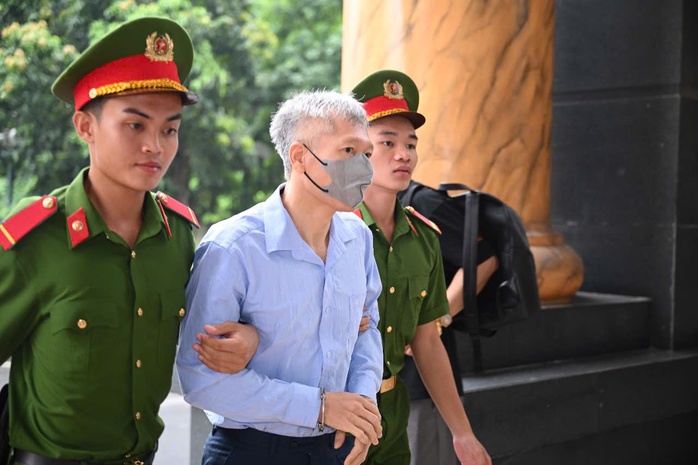 Hàng chục bị cáo tới tòa phúc thẩm, không thấy cựu Chủ tịch FLC Trịnh Văn Quyết- Ảnh 11. Hàng chục bị cáo tới tòa phúc thẩm, không thấy cựu Chủ tịch FLC Trịnh Văn Quyết- Ảnh 11.