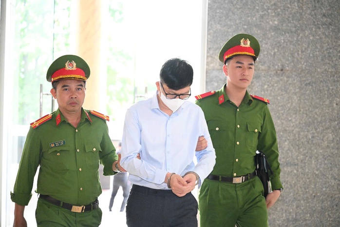Hàng chục bị cáo tới tòa phúc thẩm, không thấy cựu Chủ tịch FLC Trịnh Văn Quyết- Ảnh 12. Hàng chục bị cáo tới tòa phúc thẩm, không thấy cựu Chủ tịch FLC Trịnh Văn Quyết- Ảnh 12.