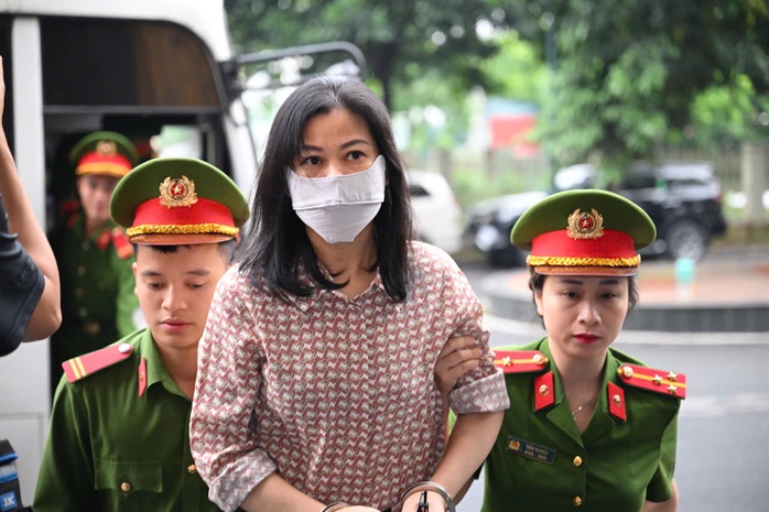 Hàng chục bị cáo tới tòa phúc thẩm, không thấy cựu Chủ tịch FLC Trịnh Văn Quyết- Ảnh 14. Hàng chục bị cáo tới tòa phúc thẩm, không thấy cựu Chủ tịch FLC Trịnh Văn Quyết- Ảnh 14.