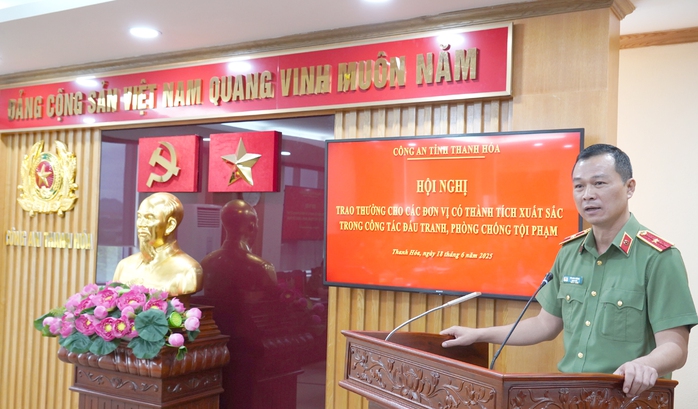 Tân Giám đốc Công an tỉnh Thanh Hóa trao thưởng cho các đơn vị có thành tích xuất sắc- Ảnh 3. Tân Giám đốc Công an tỉnh Thanh Hóa trao thưởng cho các đơn vị có thành tích xuất sắc- Ảnh 3.