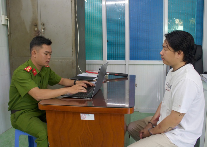 Quyết định mới nhất của Công an TP HCM với người lái xe Jeep tông chết hai mẹ con- Ảnh 1. Quyết định mới nhất của Công an TP HCM với người lái xe Jeep tông chết hai mẹ con- Ảnh 1.