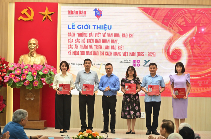 Báo Nhân Dân ra mắt loạt ấn phẩm về 100 năm báo chí cách mạng- Ảnh 2. Báo Nhân Dân ra mắt loạt ấn phẩm về 100 năm báo chí cách mạng- Ảnh 2.