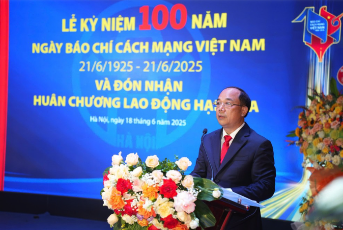 Báo Tuổi trẻ Thủ đô đón nhận Huân chương Lao động hạng Ba- Ảnh 2. Báo Tuổi trẻ Thủ đô đón nhận Huân chương Lao động hạng Ba- Ảnh 2.