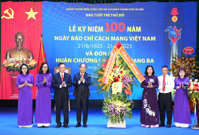 Báo Tuổi trẻ Thủ đô đón nhận Huân chương Lao động hạng Ba- Ảnh 3. Báo Tuổi trẻ Thủ đô đón nhận Huân chương Lao động hạng Ba- Ảnh 3.