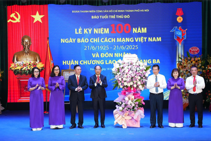 Báo Tuổi trẻ Thủ đô đón nhận Huân chương Lao động hạng Ba- Ảnh 6. Báo Tuổi trẻ Thủ đô đón nhận Huân chương Lao động hạng Ba- Ảnh 6.