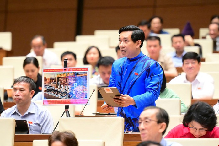 Đại biểu Nguyễn Văn Cảnh đề xuất sử dụng một số trụ sở dôi dư làm bãi đỗ xe- Ảnh 1. Đại biểu Nguyễn Văn Cảnh đề xuất sử dụng một số trụ sở dôi dư làm bãi đỗ xe- Ảnh 1.