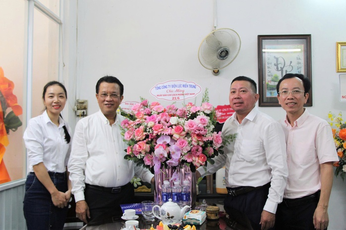 Lãnh đạo Quảng Nam, Đà Nẵng thăm Văn phòng đại diện Báo Người Lao Động khu vực miền Trung - Ảnh 3.