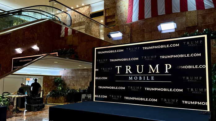 Chuyên gia "mổ xẻ" mẫu điện thoại mới ra mắt của Trump Organization- Ảnh 1. Chuyên gia "mổ xẻ" mẫu điện thoại mới ra mắt của Trump Organization - Ảnh 2.