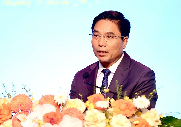 Tôn vinh các nhà báo nhân kỷ niệm 100 năm ngày Báo chí Cách mạng Việt Nam- Ảnh 1. Tôn vinh các nhà báo nhân kỷ niệm 100 năm ngày Báo chí Cách mạng Việt Nam- Ảnh 1.