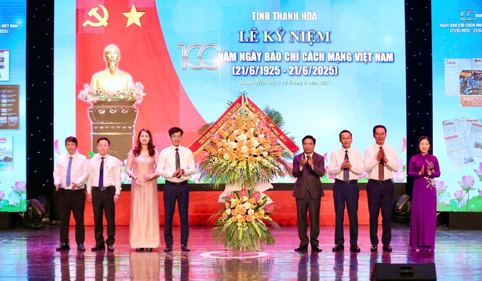 Tôn vinh các nhà báo nhân kỷ niệm 100 năm ngày Báo chí Cách mạng Việt Nam- Ảnh 3. Tôn vinh các nhà báo nhân kỷ niệm 100 năm ngày Báo chí Cách mạng Việt Nam- Ảnh 3.
