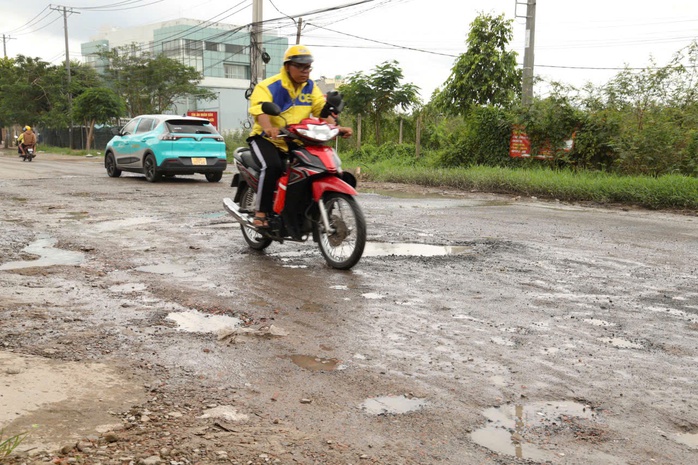 Đẩy nhanh nâng cấp nhiều tuyến đường- Ảnh 1. Đẩy nhanh nâng cấp nhiều tuyến đường- Ảnh 1.