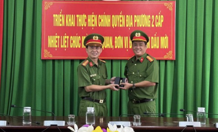 Công an TP HCM bàn giao con dấu mới- Ảnh 1. Công an TP HCM bàn giao con dấu mới- Ảnh 1.