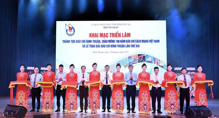 Bình Thuận tổ chức triển lãm ảnh kỷ niệm 100 năm Ngày Báo chí cách mạng Việt Nam- Ảnh 1. Bình Thuận tổ chức triển lãm ảnh kỷ niệm 100 năm Ngày Báo chí cách mạng Việt Nam- Ảnh 1.
