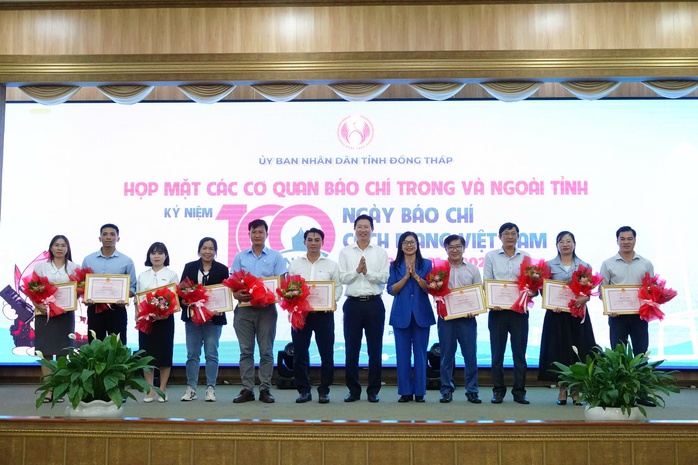 Đồng Tháp luôn trân trọng và ghi nhận những đóng góp của báo chí- Ảnh 3. Đồng Tháp luôn trân trọng và ghi nhận những đóng góp của báo chí- Ảnh 3.
