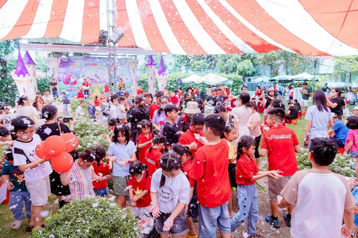 Xứ sở thần tiên đầy sắc màu cho Thiếu nhi tại TP HCM - Ảnh 2.