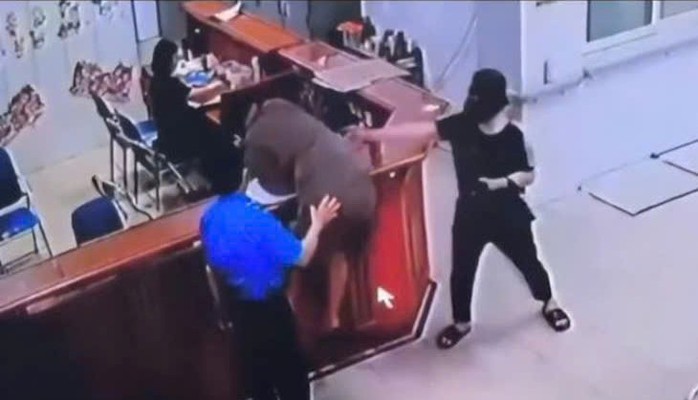 Bộ Y tế yêu cầu làm rõ vụ hành hung nhân viên y tế tại bệnh viện - Ảnh 1.