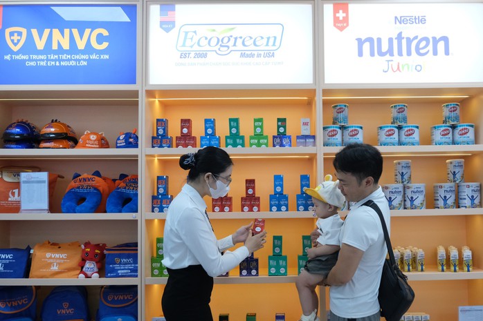 An tâm mua sữa dinh dưỡng, sản phẩm chăm sóc sức khỏe tại Gian hàng VNVC SHOP trên toàn quốc- Ảnh 2. An tâm mua sữa dinh dưỡng, sản phẩm chăm sóc sức khỏe tại Gian hàng VNVC SHOP trên toàn quốc- Ảnh 2.