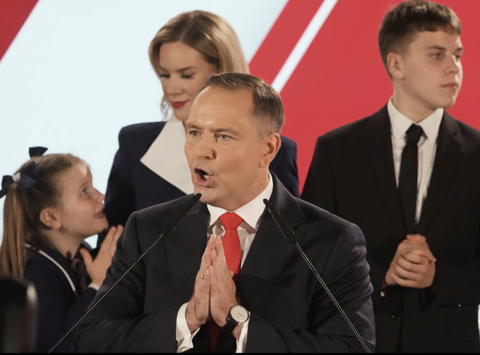 Tân tổng thống Ba Lan phản đối Ukraine gia nhập NATO là ai? - Ảnh 1. Tân tổng thống Ba Lan phản đối Ukraine gia nhập NATO là ai? - Ảnh 1.